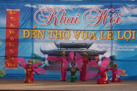 Tiết mục Văn nghệ của phường Đông phong tại lễ khai hội