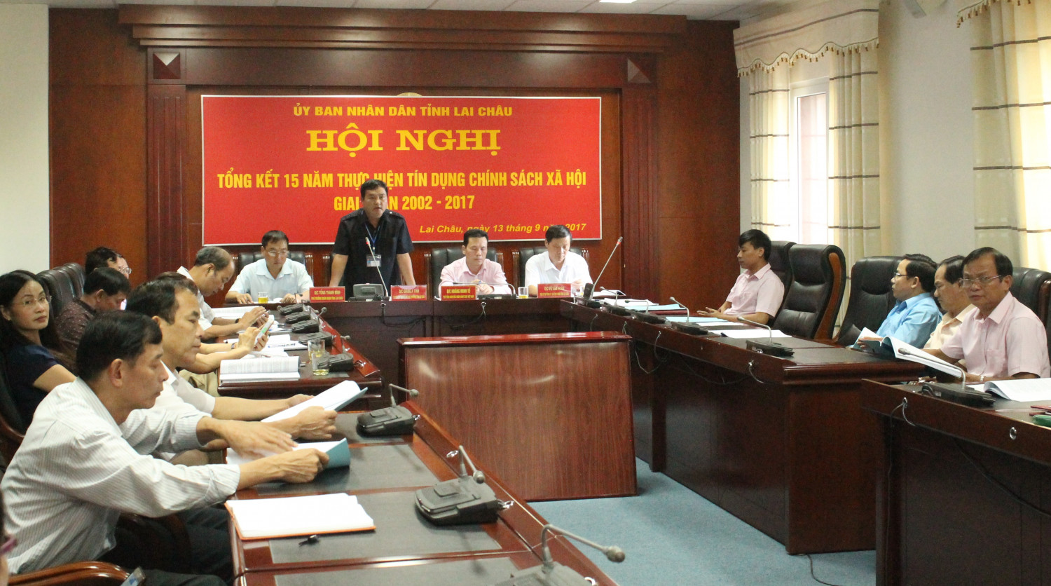 Các đại biểu tại điểm cầu UBND tỉnh