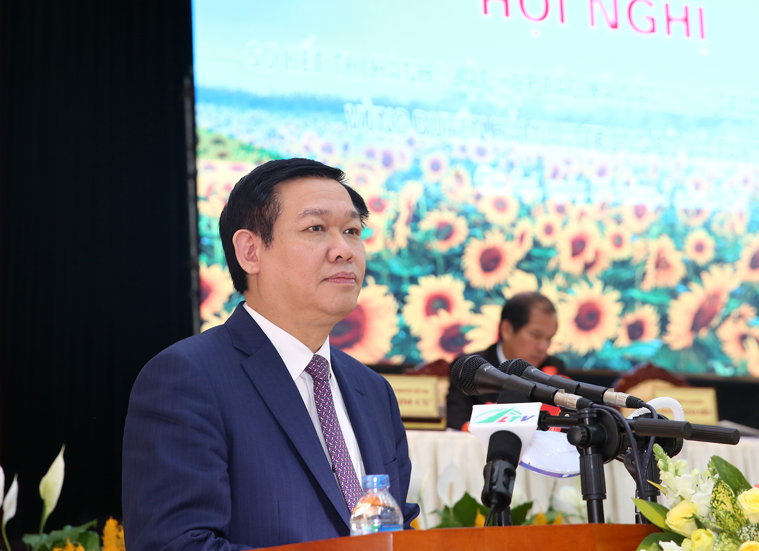 Phó Thủ tướng Vương Đình Huệ phát biểu tại Hội nghị. Ảnh: VGP/Thành Chung