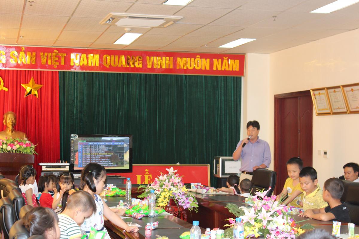 Dong chi Chin hat tang
