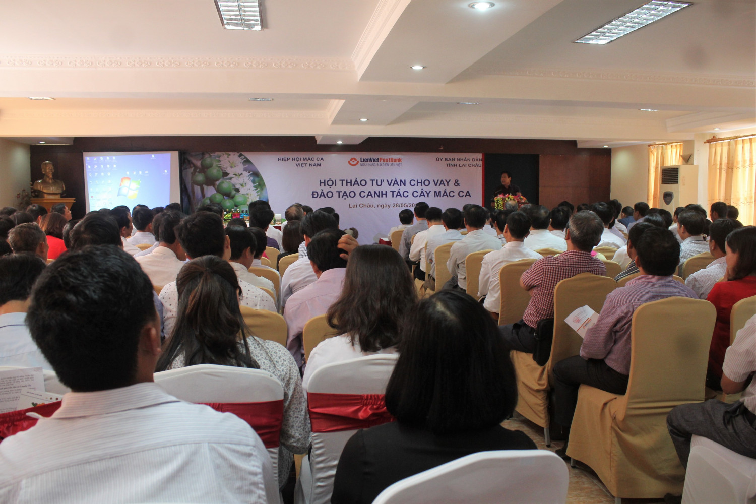 Các đại biểu tham dự Hội thảo