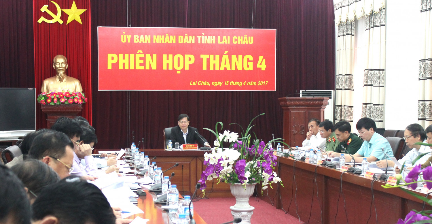 Đ/c Đỗ Ngọc An, Chủ tịch UBND tỉnh chủ trì phiên họp.