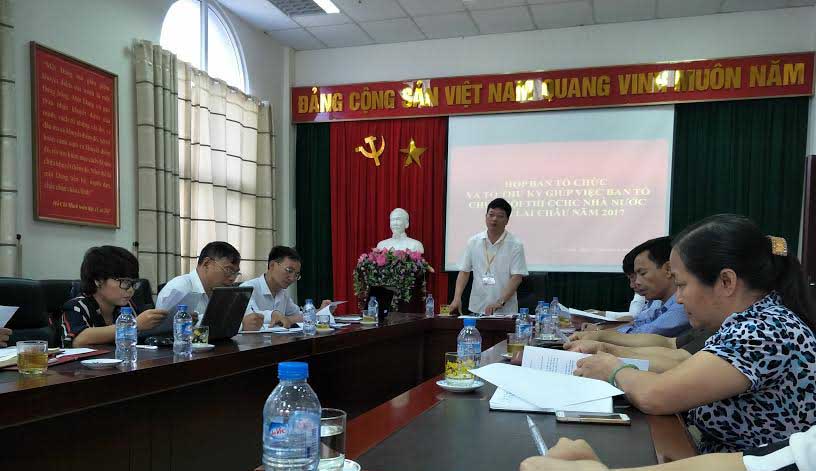 Quang cảnh buổi họp.