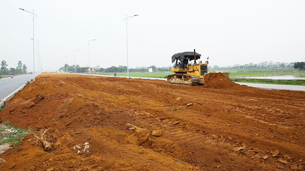 Giảm bớt các thủ tục sẽ giúp đẩy nhanh giải ngân vốn đầu tư công. Ảnh: Lê Tiên