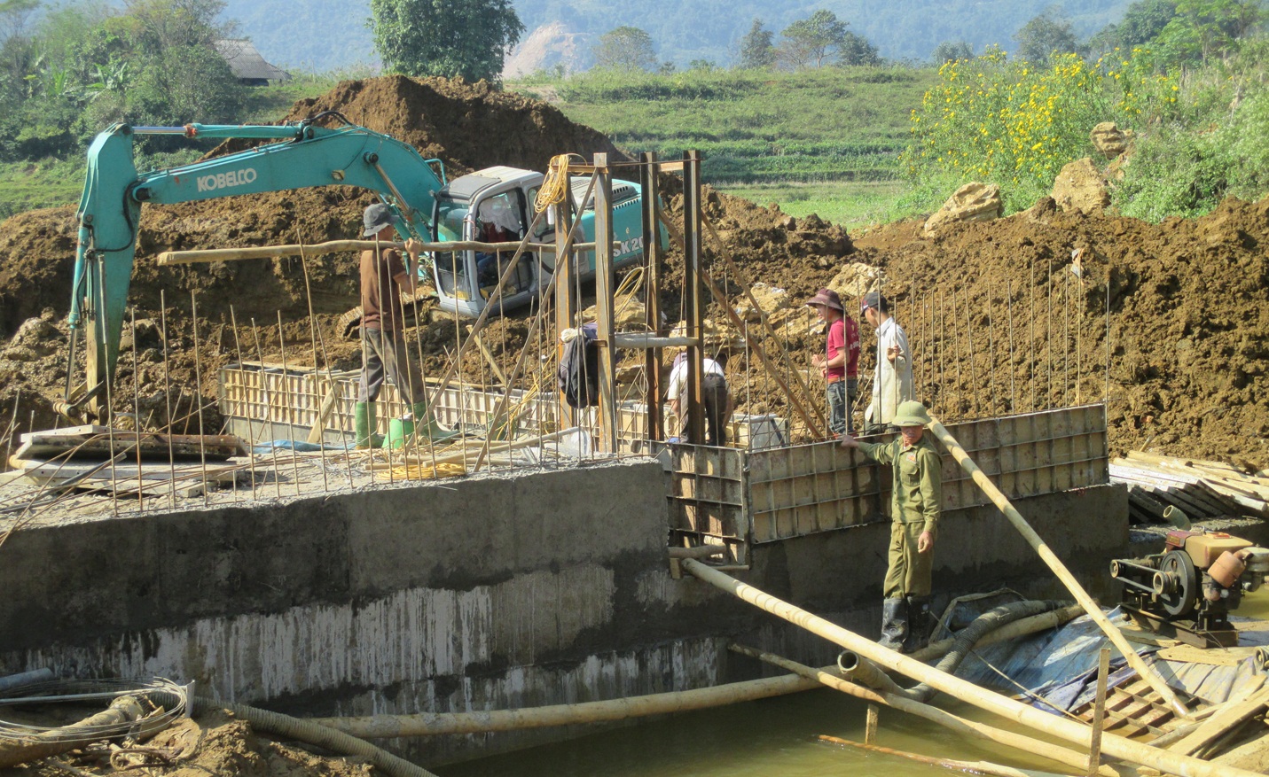 Thi công hố móng dự án Thủy điện Nậm Thi (xã Sơn Bình, huyện Tam Đường) do Công ty Cổ phần Thủy điện Nậm Thi - Sông Đà 7 làm chủ đầu tư.