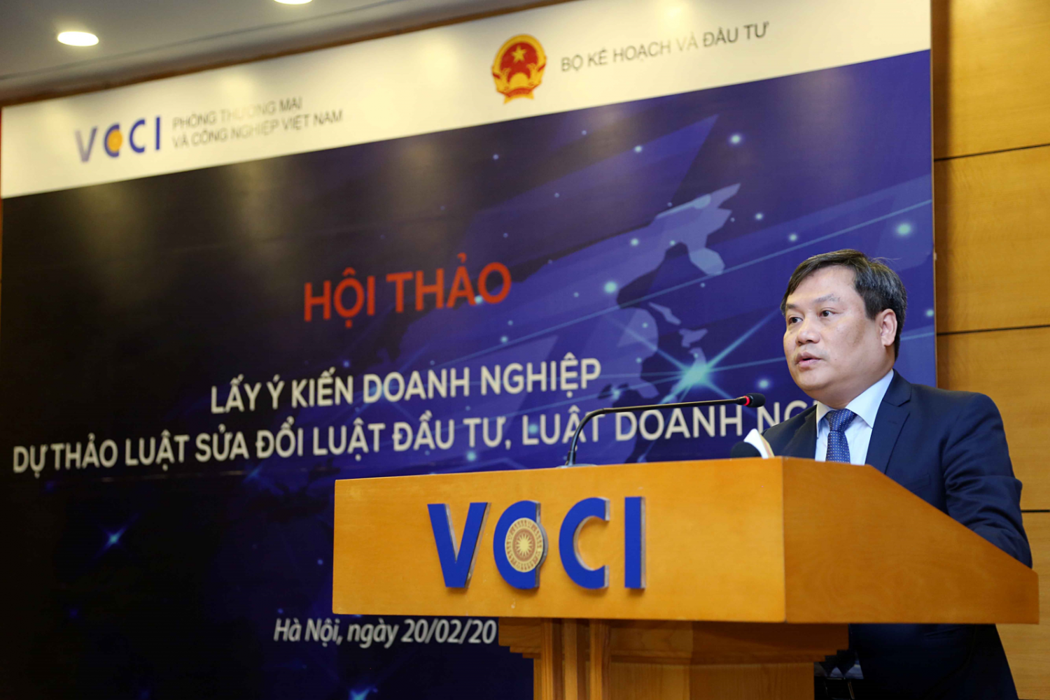 Thứ trưởng Bộ Kế hoạch và Đầu tư Vũ Đại Thắng phát biểu tại Hội thảo