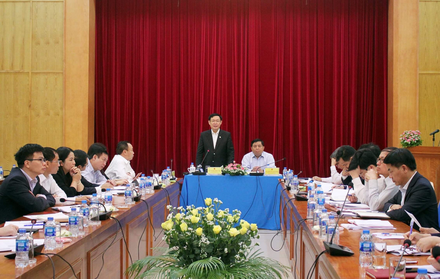 Phó Thủ tướng Vương Đình Huệ phát biểu chỉ đạo tại buổi làm việc.