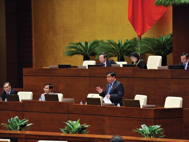 Bộ trưởng Bộ Kế hoạch và Đầu tư Nguyễn Chí Dũng, thay mặt Ban soạn thảo, tiếp thu ý kiến của các đại biểu Quốc hội. Bộ trưởng Bộ Kế hoạch và Đầu tư Nguyễn Chí Dũng, thay mặt Ban soạn thảo, tiếp thu ý kiến của các đại biểu Quốc hội.