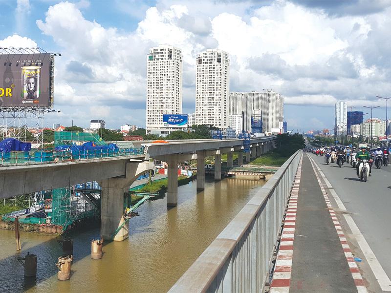 Sẽ kiên quyết không bố trí kế hoạch năm 2018 với các dự án sử dụng vốn trong nước đến ngày 30/9/2017 giải ngân dưới 30% kế hoạch được giao. Trong ảnh: tuyến metro số 1 (Bến Thành - Suối Tiên) tại TP.HCM đang được đẩy nhanh