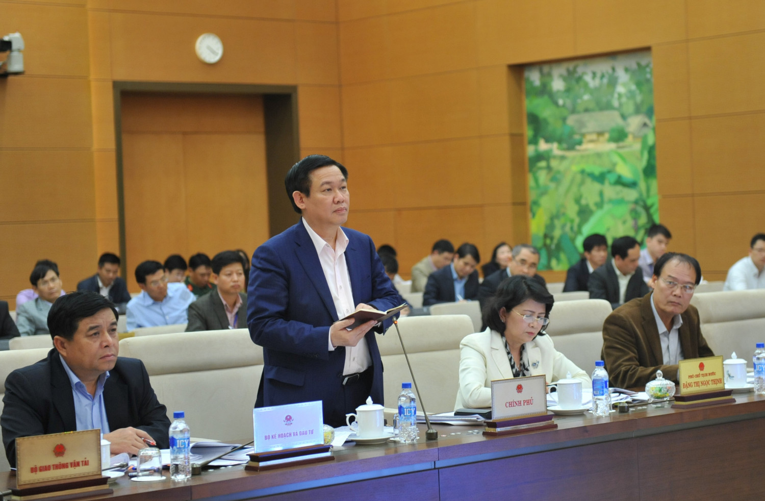 Phó Thủ tướng Vương Đình Huệ phát biểu tại cuộc họp. Ảnh VGP