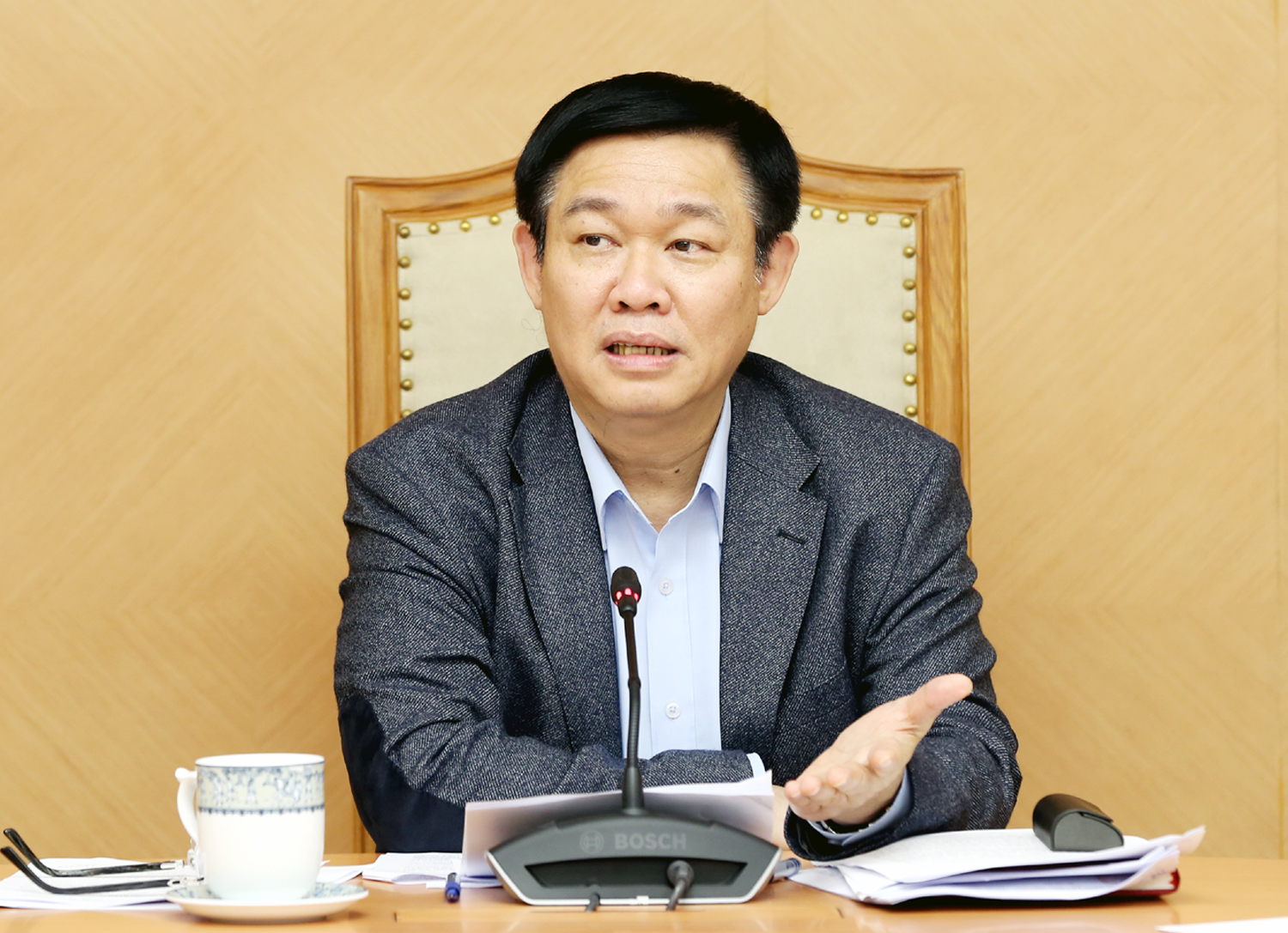 Phó Thủ tướng Vương Đình Huệ chủ trì cuộc họp (Ảnh: VGP/Thành Chung