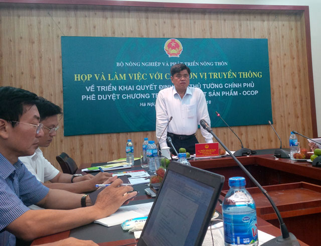 hứ trưởng Bộ Nông nghiệp và Phát triển nông thôn Trần Thanh Nam thông tin về Chương trình OCOP giai đoạn 2018 – 2020.