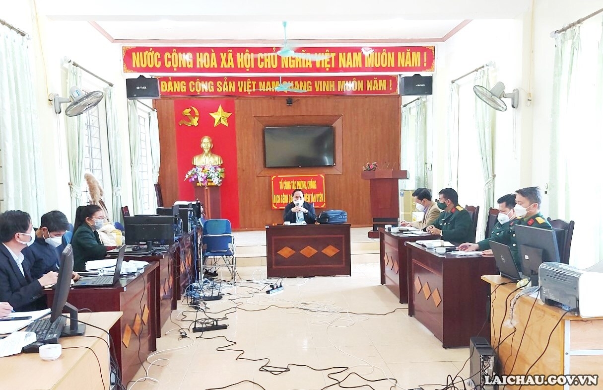 Phó Chủ tịch Thường trực UBND tỉnh làm việc với Tổ công tác phòng, chống dịch Covid-19 huyện Tân Uyên