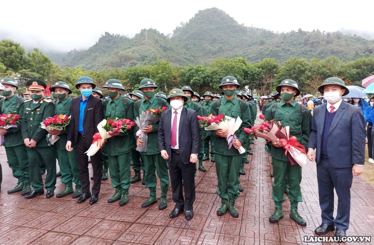 Huyện Phong Thổ: Lễ giao nhận quân năm 2022 - Ảnh minh hoạ 3