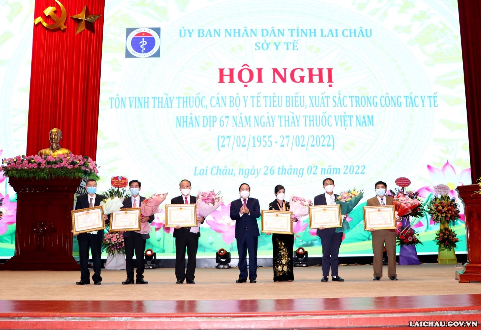 Hội nghị tôn vinh thầy thuốc, cán bộ y tế tiêu biểu, xuất sắc trong công tác y tế nhân dịp kỷ niệm 67 năm ngày Thầy thuốc Việt Nam (27/02/1955 – 27/02/2022) - Ảnh minh hoạ 7