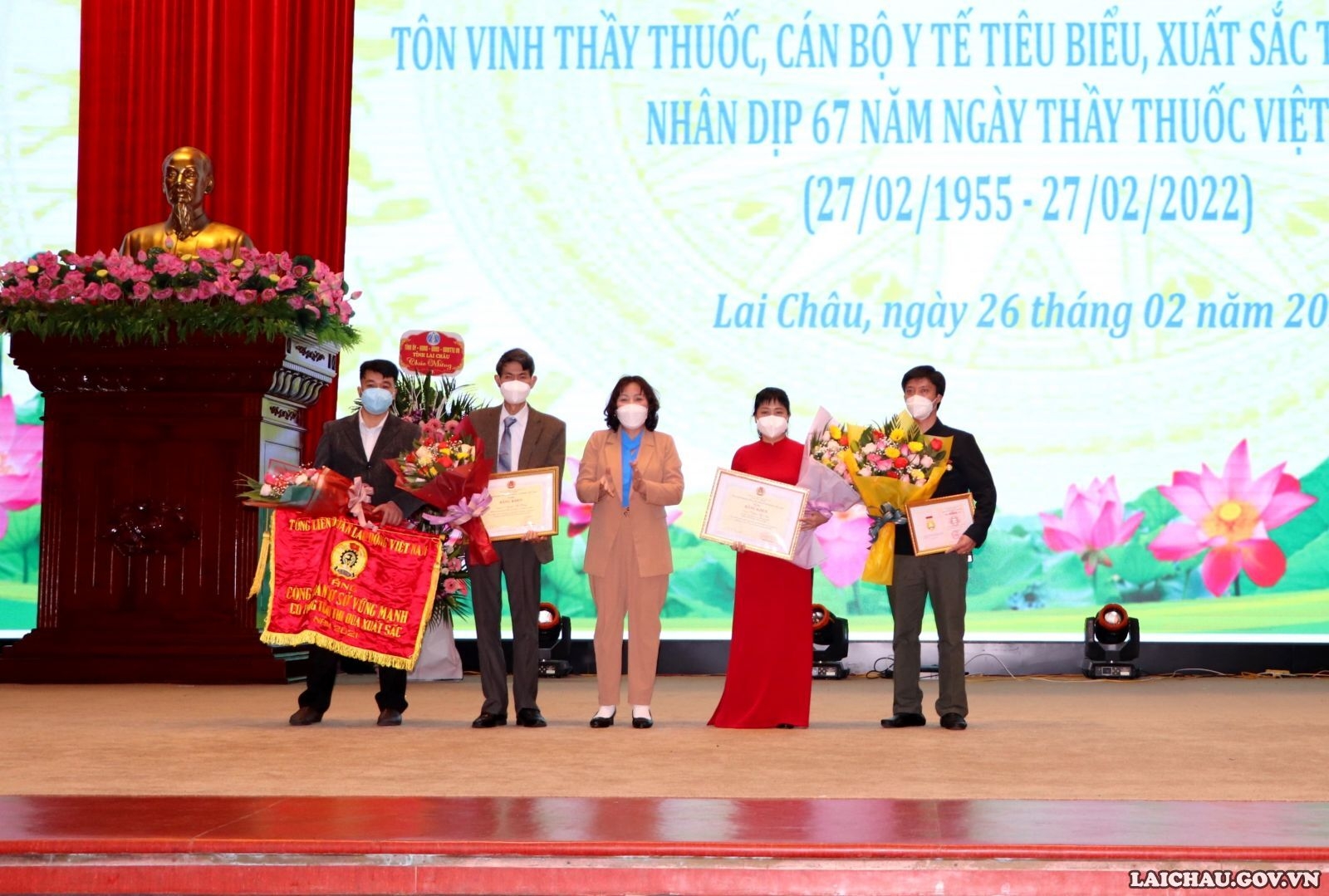 Hội nghị tôn vinh thầy thuốc, cán bộ y tế tiêu biểu, xuất sắc trong công tác y tế nhân dịp kỷ niệm 67 năm ngày Thầy thuốc Việt Nam (27/02/1955 – 27/02/2022) - Ảnh minh hoạ 9