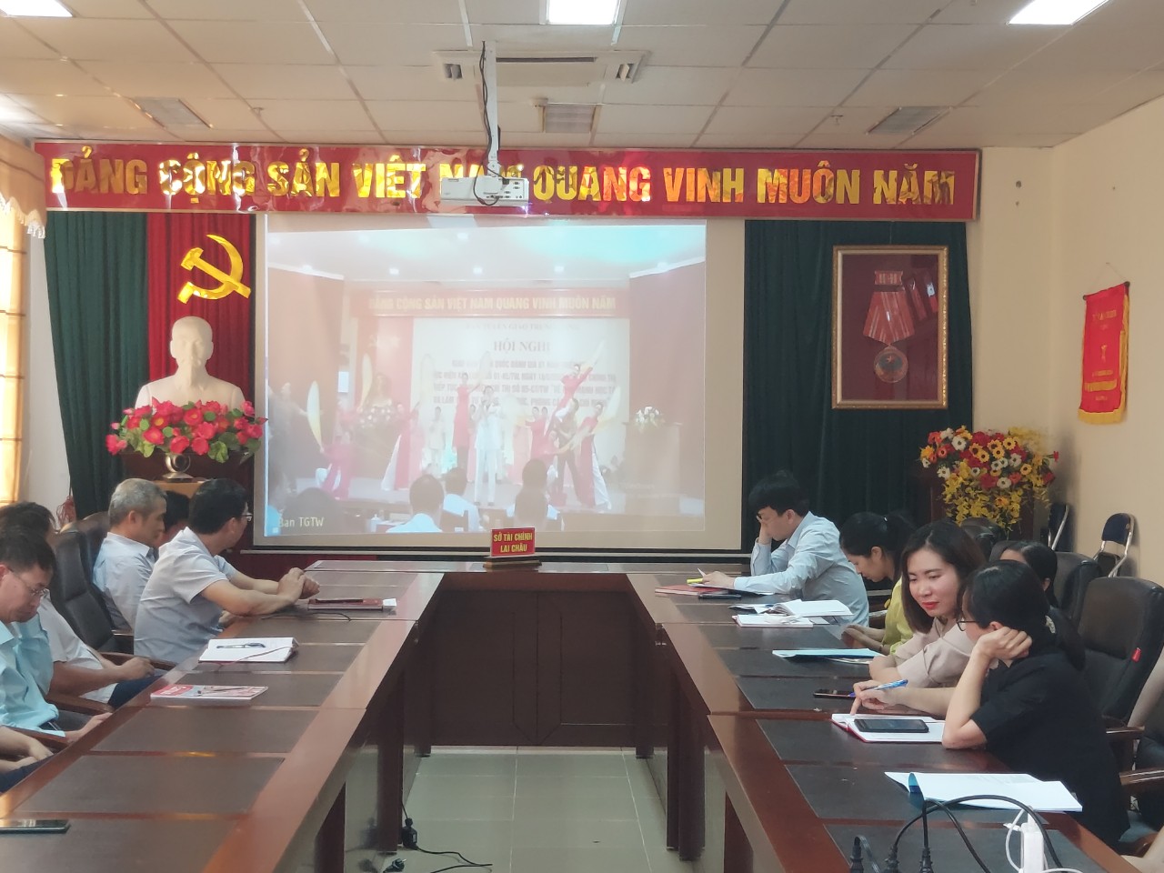 QUANG CẢNH HỘI NGHỊ TẠI ĐIỂM CẦU SỞ TÀI CHÍNH