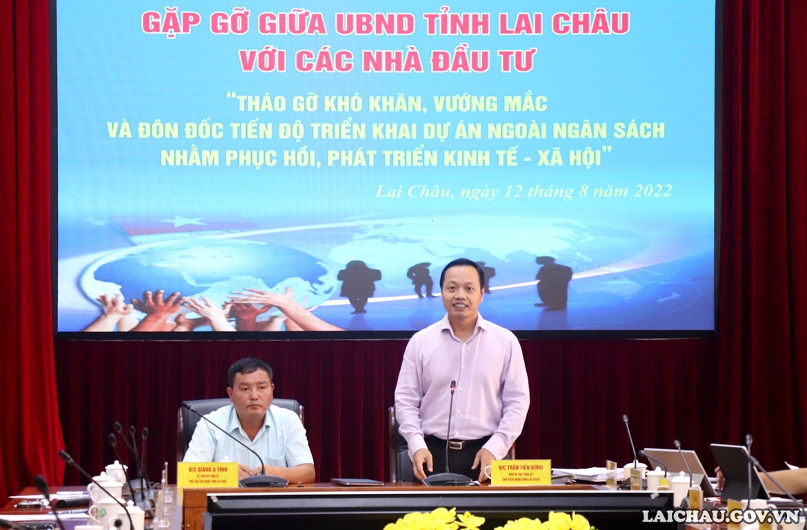 Chủ tịch UBND tỉnh Trần Tiến Dũng, Phó Chủ tịch UBND tỉnh Giàng A Tính tại buổi gặp gỡ.