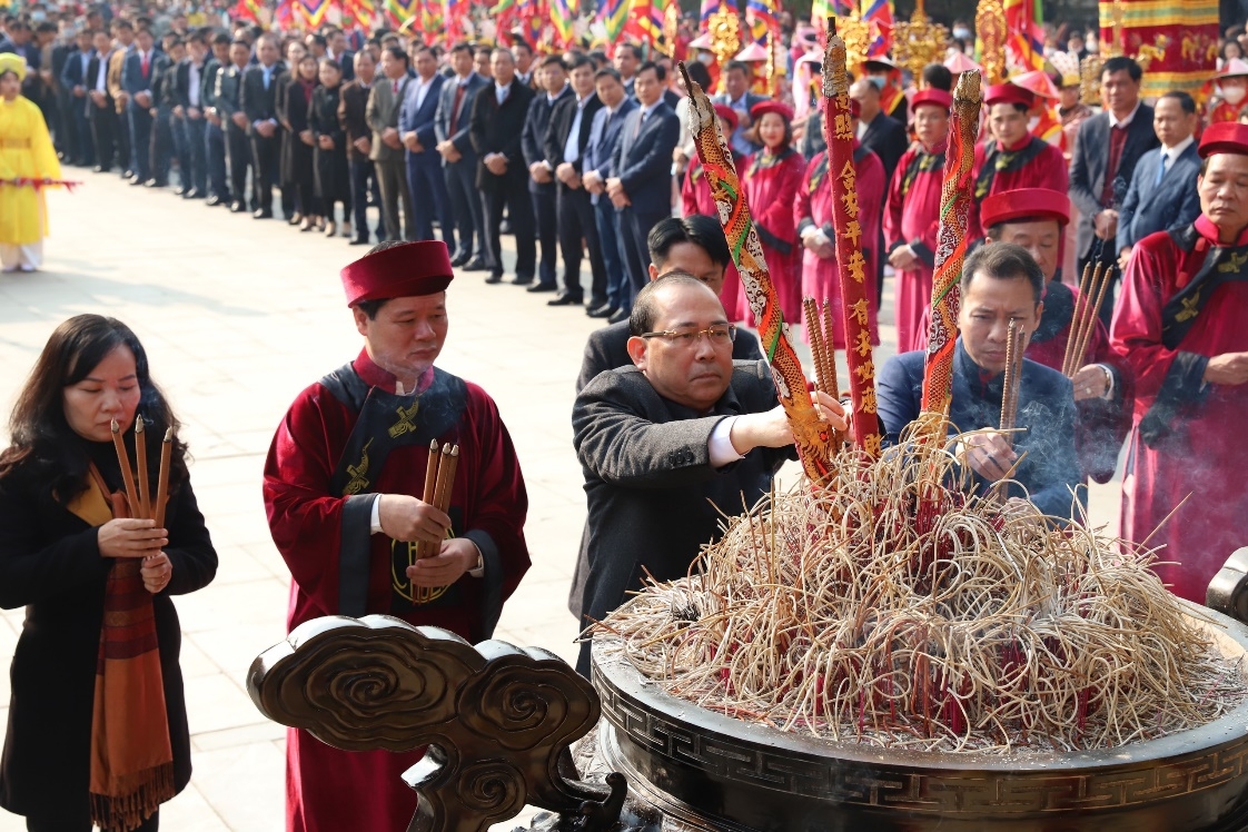 Dâng hương tưởng nhớ, tri ân công đức Tổ Mẫu Âu Cơ