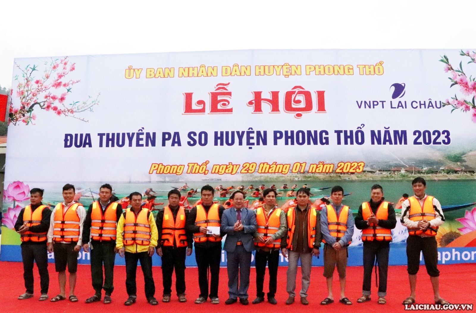 Lễ hội Đua thuyền Pa So huyện Phong Thổ năm 2023