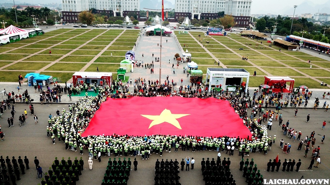 Lễ Thượng cờ Tổ quốc Tiền Phong Marathon 2023: Xúc động, trang nghiêm và ý nghĩa