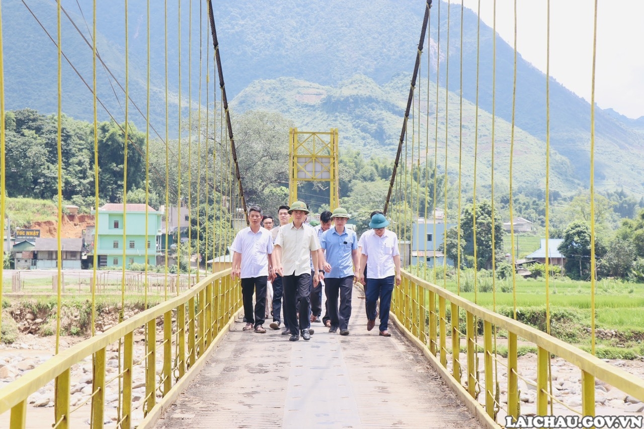 Phó Chủ tịch UBND tỉnh Hà Trọng Hải kiểm tra công tác xây dựng nông thôn mới, phòng chống thiên tai, di dân ra khỏi vùng thiên tai và các công trình phòng chống thiên tai tại huyện Than Uyên